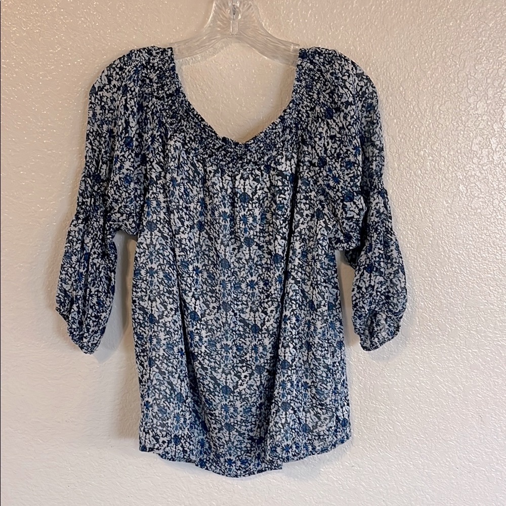 Greylin Blue and White Floral 3/4 Puff Sleeve Blouse